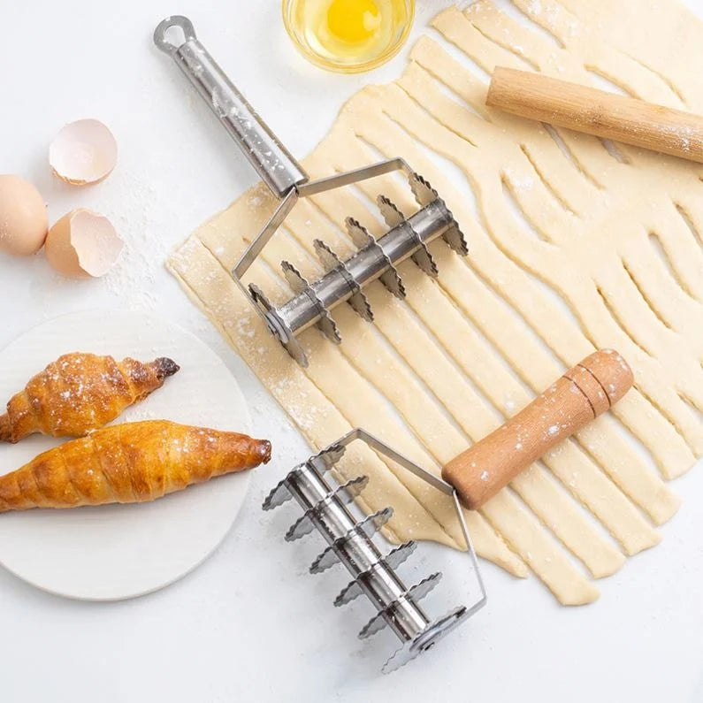 Stainless Steel Dough Roller Cutter with Wooden Handle Pizza Decorating Tools Home Appliances Dough Cutter