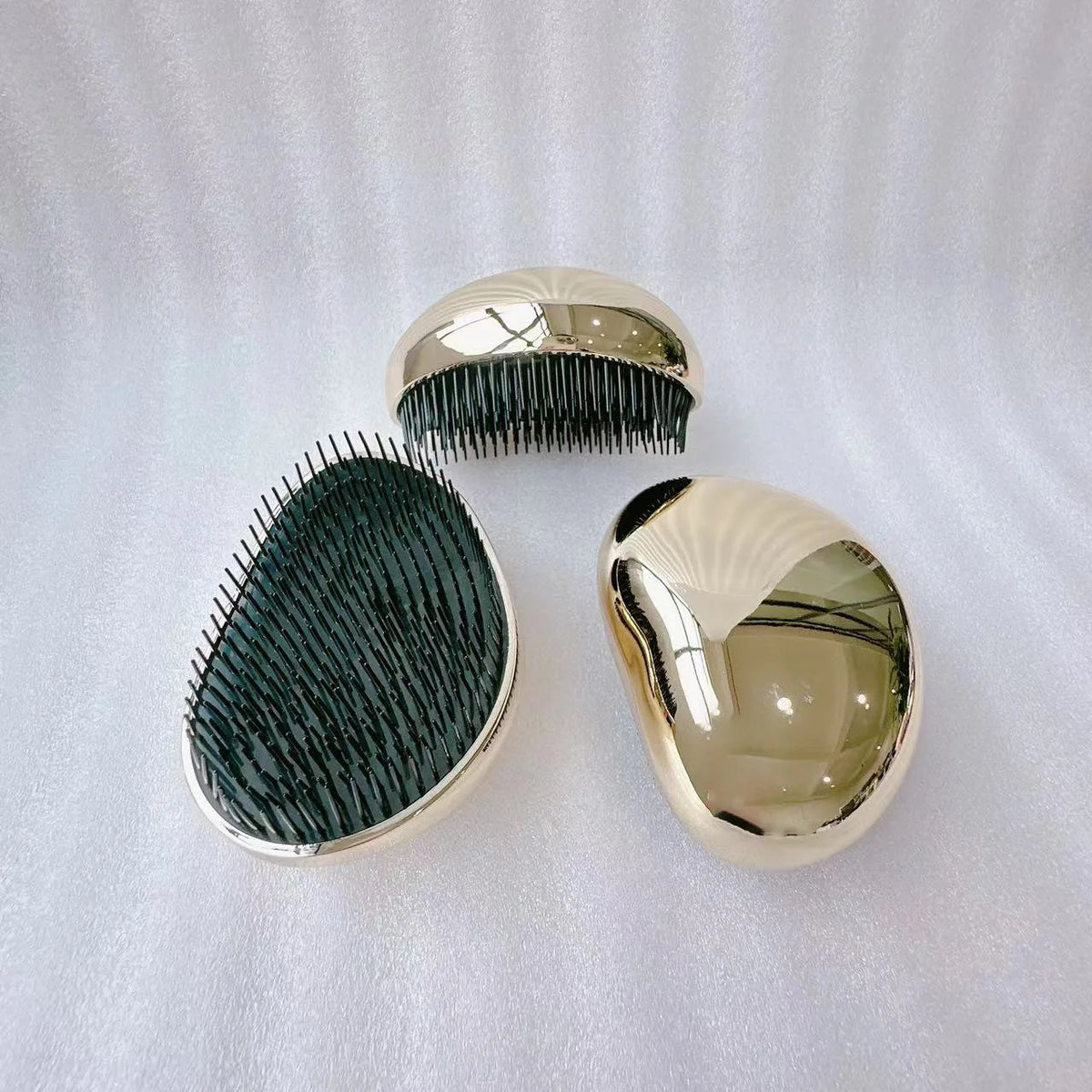 Hot Selling 2-in-1 Ionic Round Mirror Comb Hair Brush Waterproof Small Outdoor Hairstyling Tool