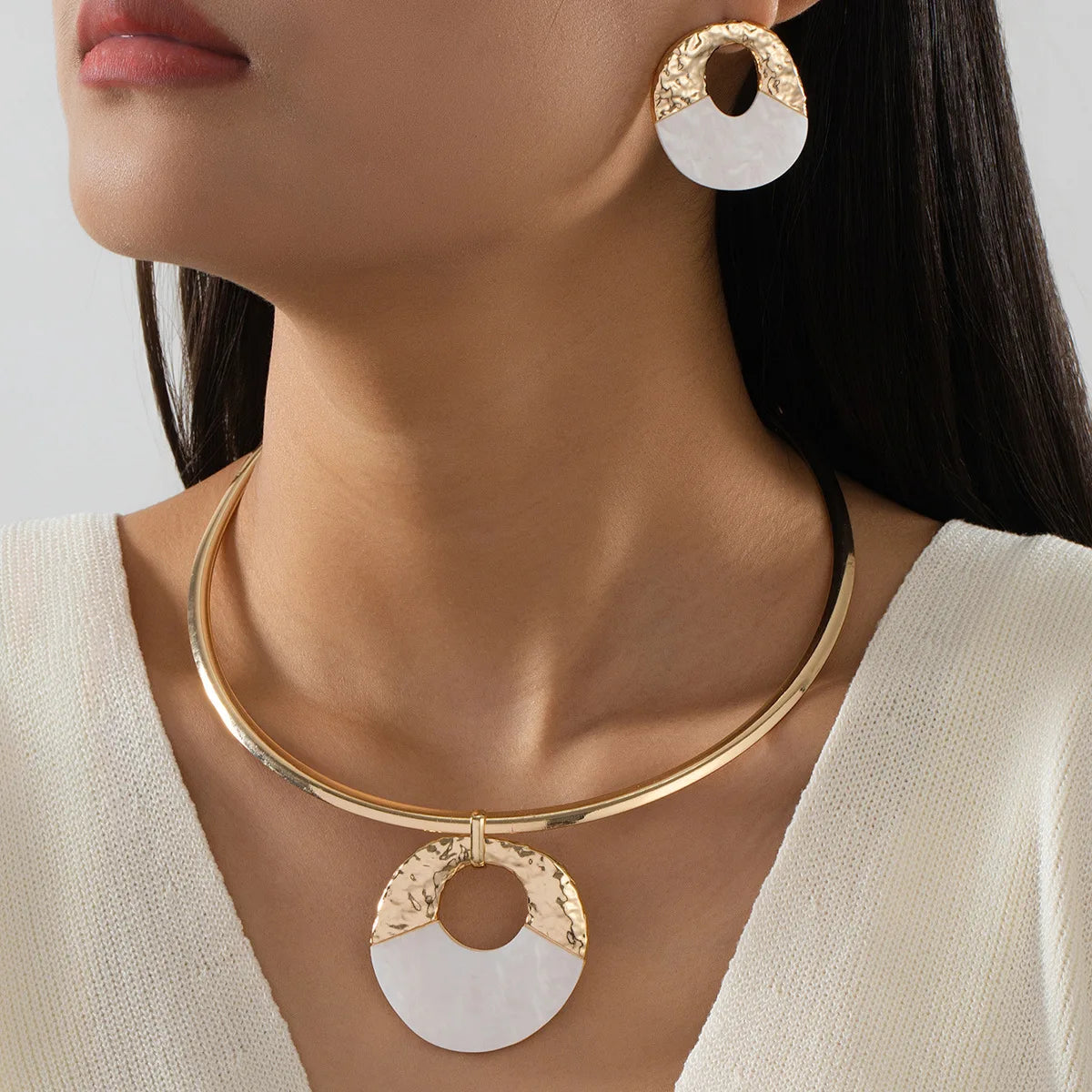 Kaimei New Arrival Fashion Jewelry Fashionable Elegant Round Pearl Pendant Necklace Earrings Necklace Jewelry Set for Women