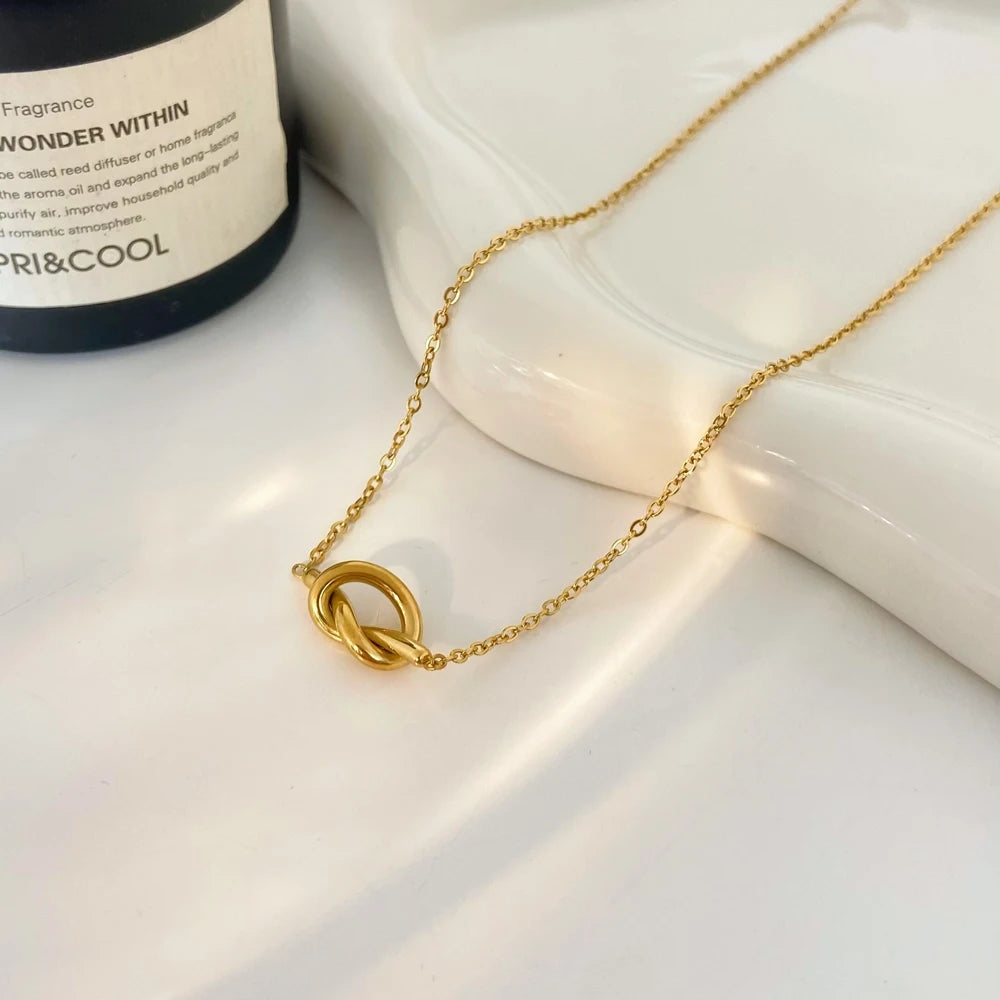 Knot Heart Shaped Love Pendant Necklace for Women Fashion Jewelry Stainless Steel Plated 18K Gold Popular Collar Chain