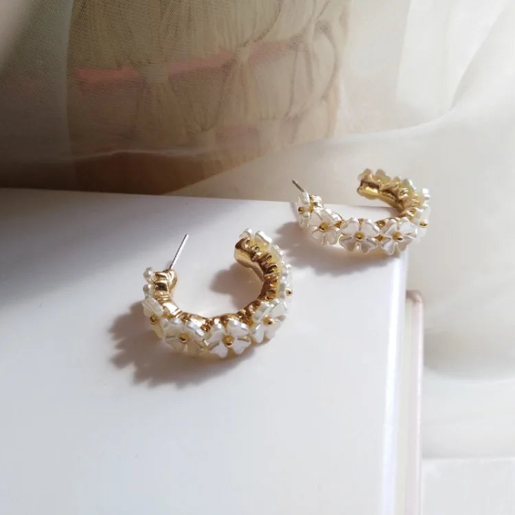New Elegant Cute Silver Needle Flower Hoop Earrings Geometric Hollow Circle Flower Earring Gifts