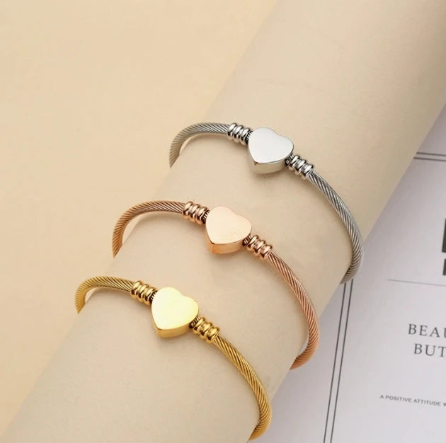 Gold Latest Design Women's Gold Stainless Steel Bangle Engraved Name With Heart Pendant Charm Personalized Bracelet