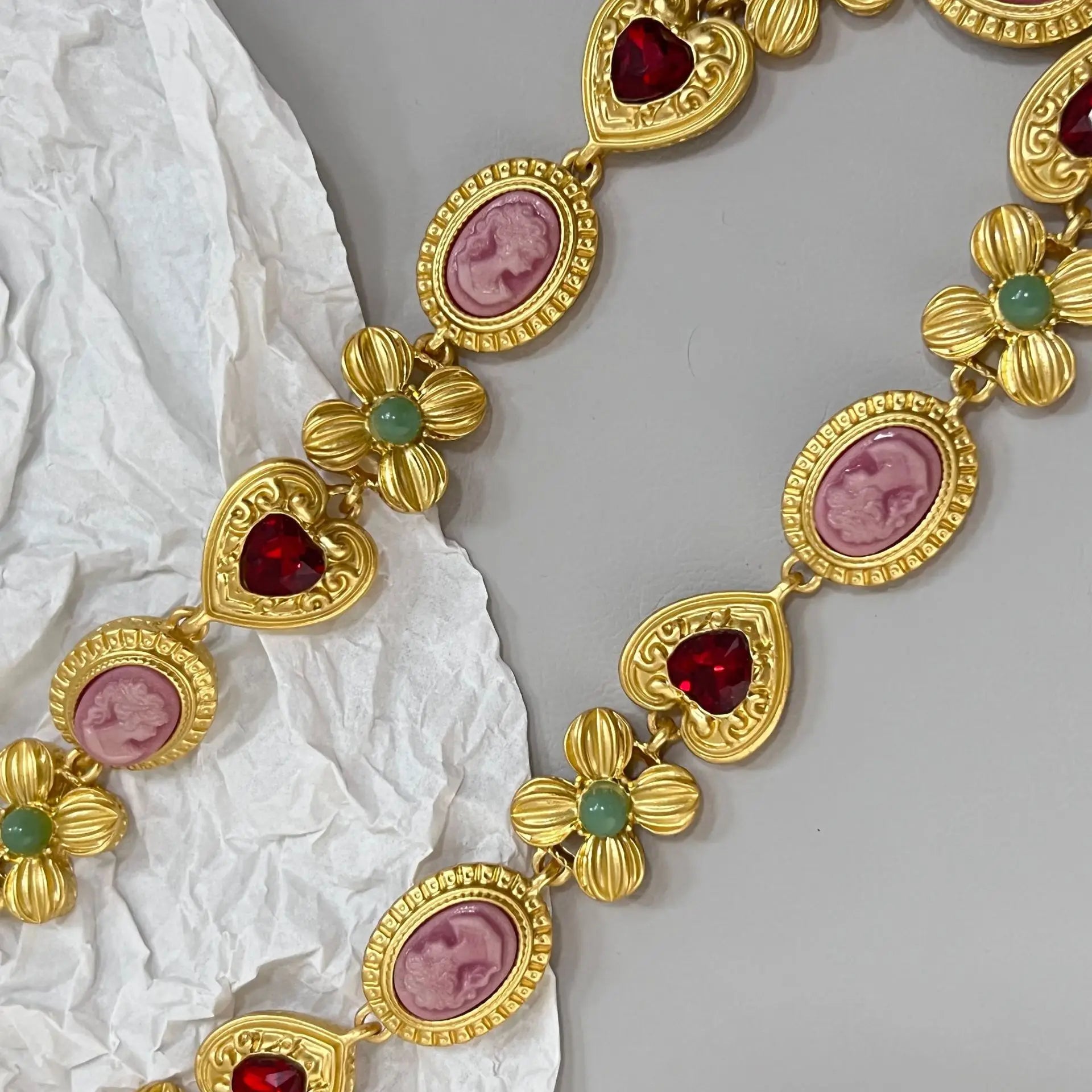 Zooying Luxury Retro Style Flower Beauty Statue Diamonds Palace Sense Feast Party Ornaments Clavicle Chain Necklace for Women