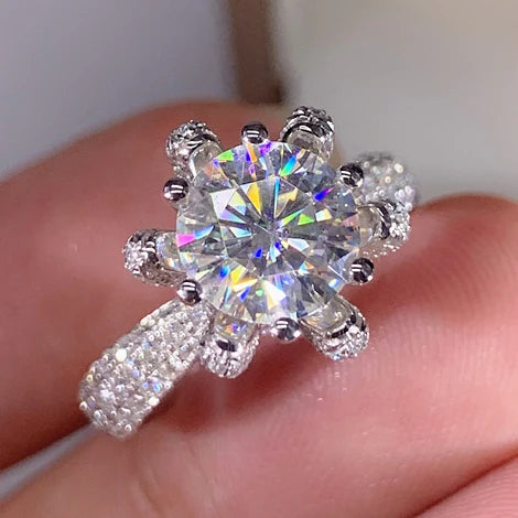 Huitan Hot Sale Shiny Cubic Zirconia White Stone Cubic Flower Rings Women Silver Rose Gold Luxury Pure Wedding Rings