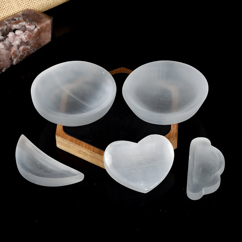New Arrivals Heart Cloud Moon Shape Polished Plaster Natural Crystal Carving Stone White Selenite Bowl