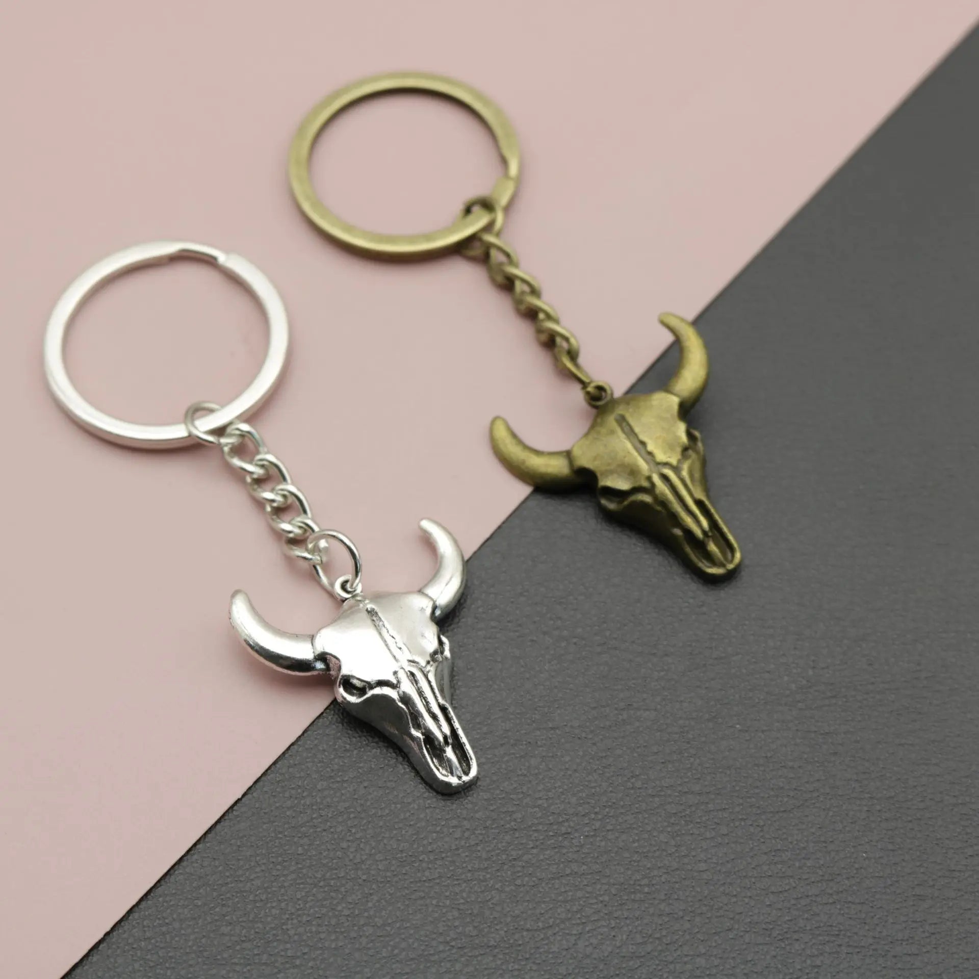 Wholesale Bull Head Keychain Metal Bull Pendant Custom Logo Keyring Animal Key Chain for Gifts Souvenirs