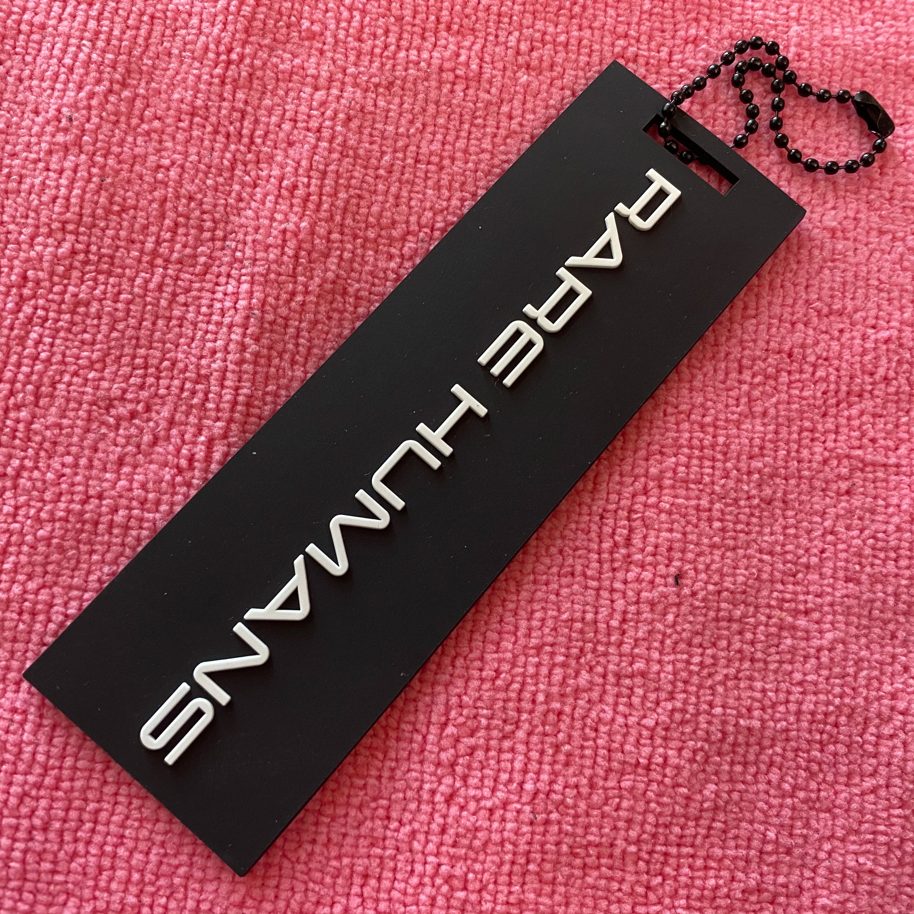 Die Cut Logos 3D Effect PVC Rubber Hangtagbrand Name Embossed Rubber Swing Tag With Black Ballchain