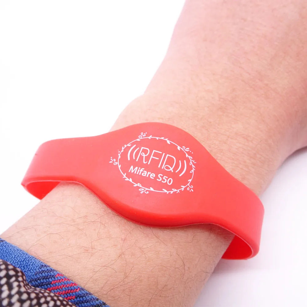 Hot Sale Custom Silicone RFID Wristband with Mini Tag 13.56MHz Waterproof Smart NFC Mini Tag