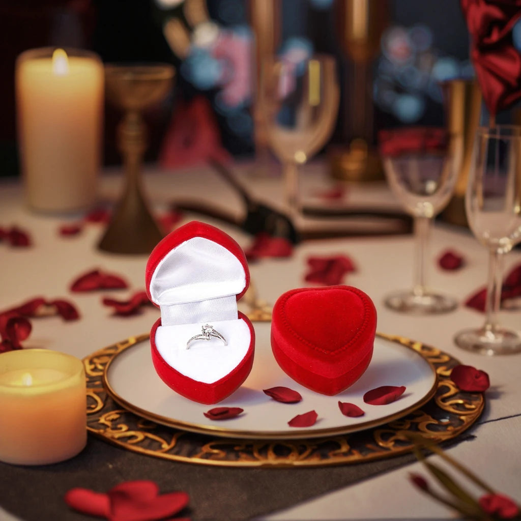 Tongxing Luxury Small Heart Shaped Box Pink Velvet Mini Jewelry Rings Necklaces Gift Packaging Mini Jewellery Box