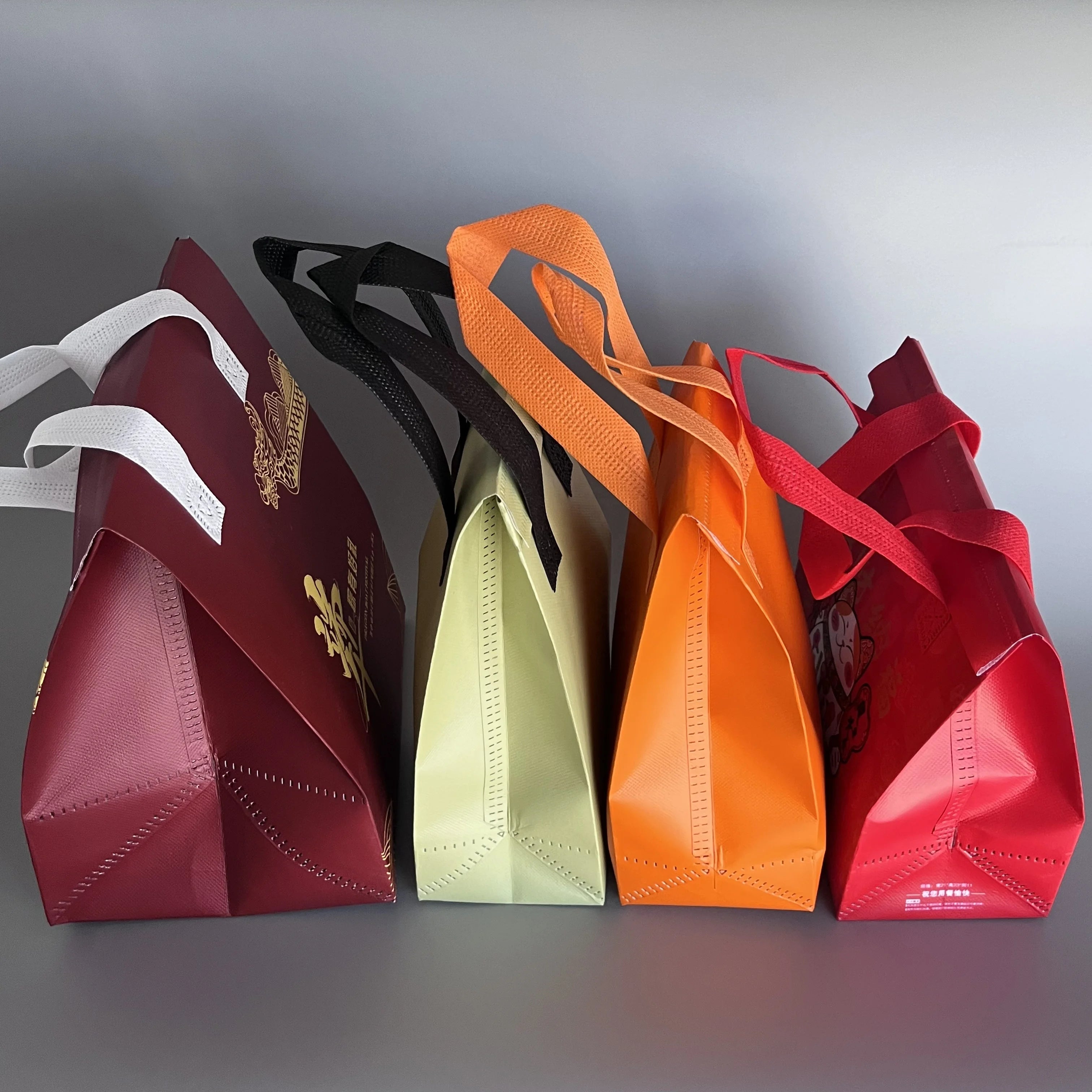 Customized Eco-friendly Non-woven Fabric Tote Bags for Gifts Small Bags for Clothing Stores Non-woven Bags for Clothes