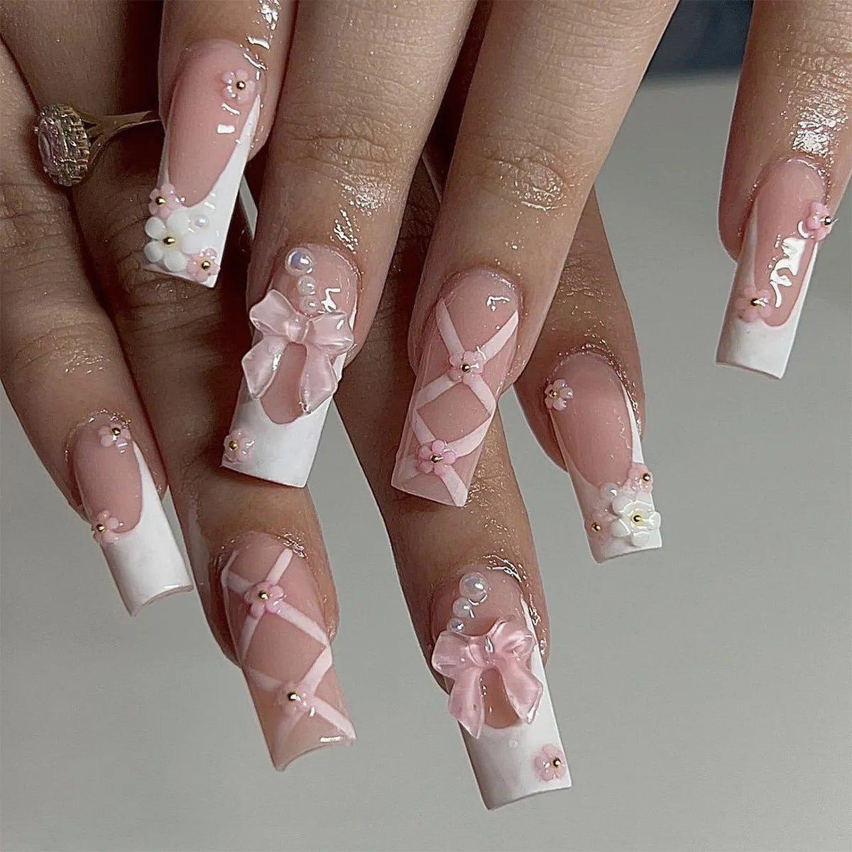 Wholesale Dropshipping 24 Pcs French Style Romantic Art Acrylic Press on Nails Artificial Fingernails False Nails 2816