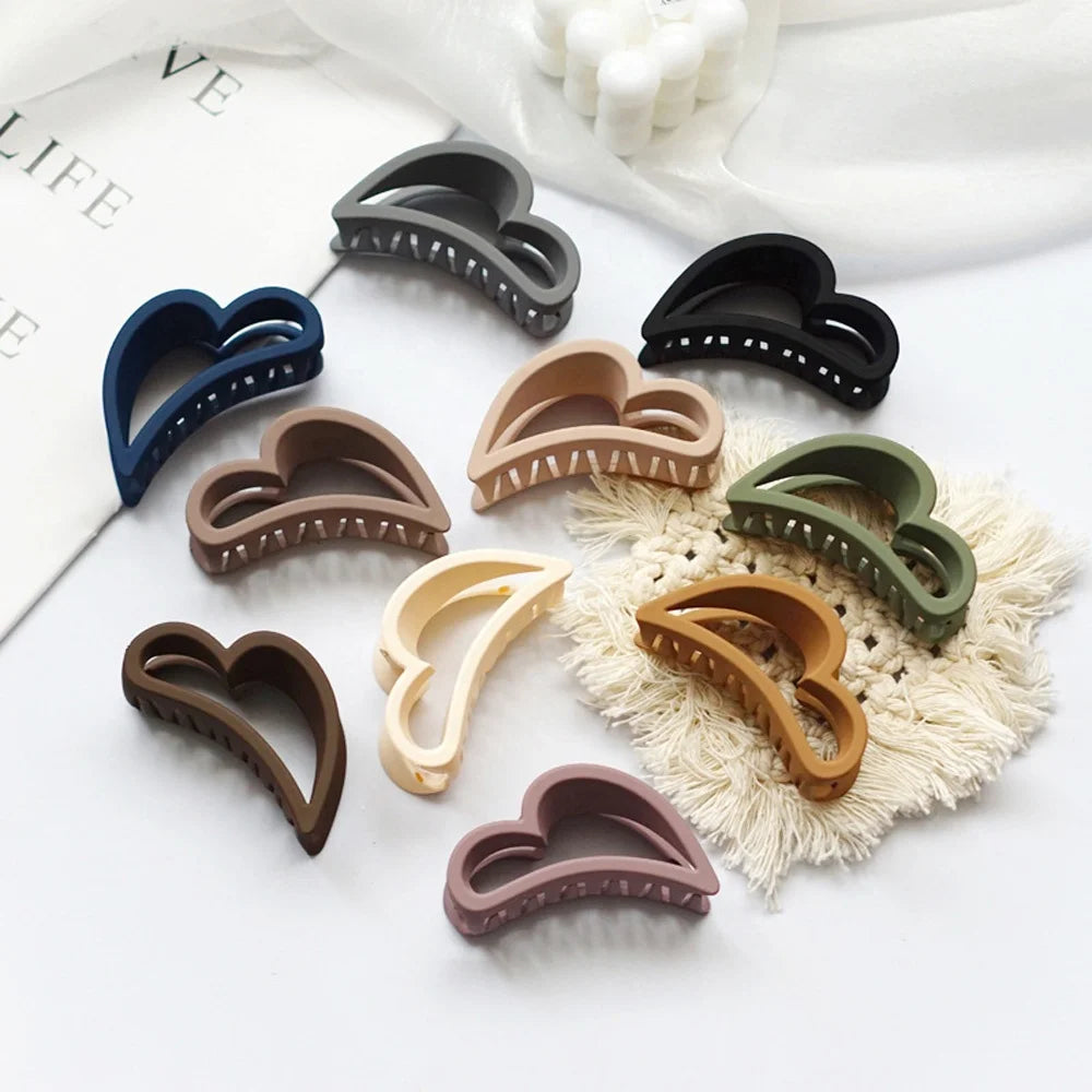 New Trend Simple Design Geometric Hollow Heart Shape Plastic Hair Claw Matte Plain Solid Color Jumbo Hair Clamps for Girls