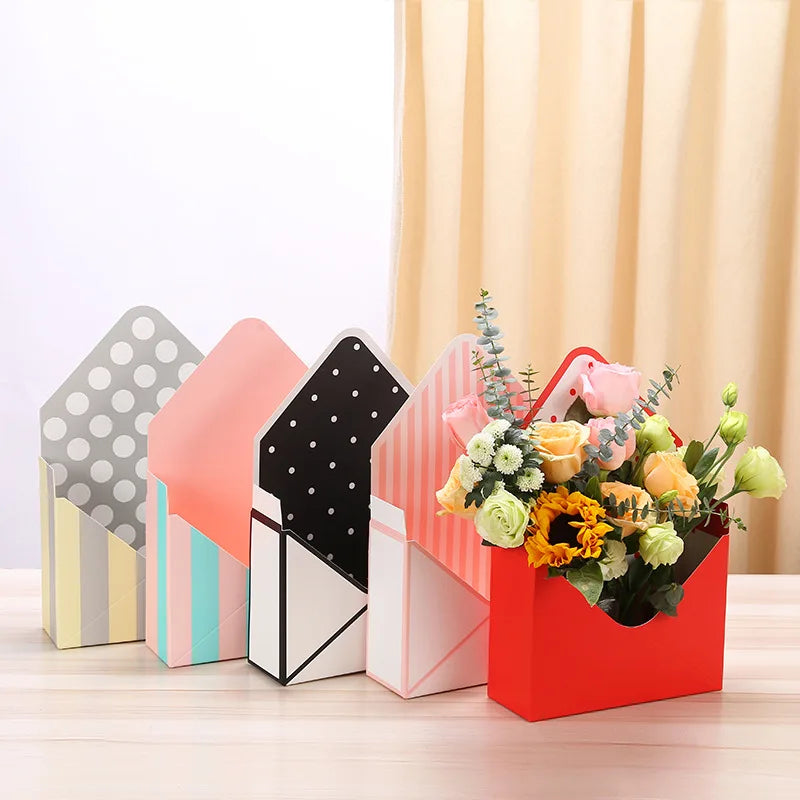 Hot Selling Flower Packaging Foldable Hand Holding Holiday Envelope Shape Gift Flower Box for Flower Shop