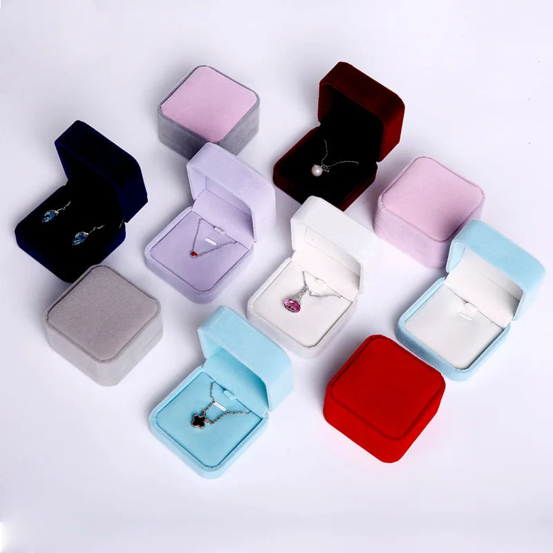 Ready to Ship Multicolor High End Velvet Pendant Box Packaging Wholesale Velvet Necklace Box Simple square Shape 7x7x4cm