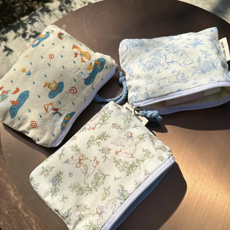 Handmade Quilted Printed Fabric Cosmetic Bag Keychain Embroidery Supported Exquisite Practical Storage for Daily Use Travel