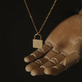 New Simple Style Letter a Initial Lock Pendant Necklace Customized Fashion Engrave Jewelry 18k Gold Stainless Steel Necklace