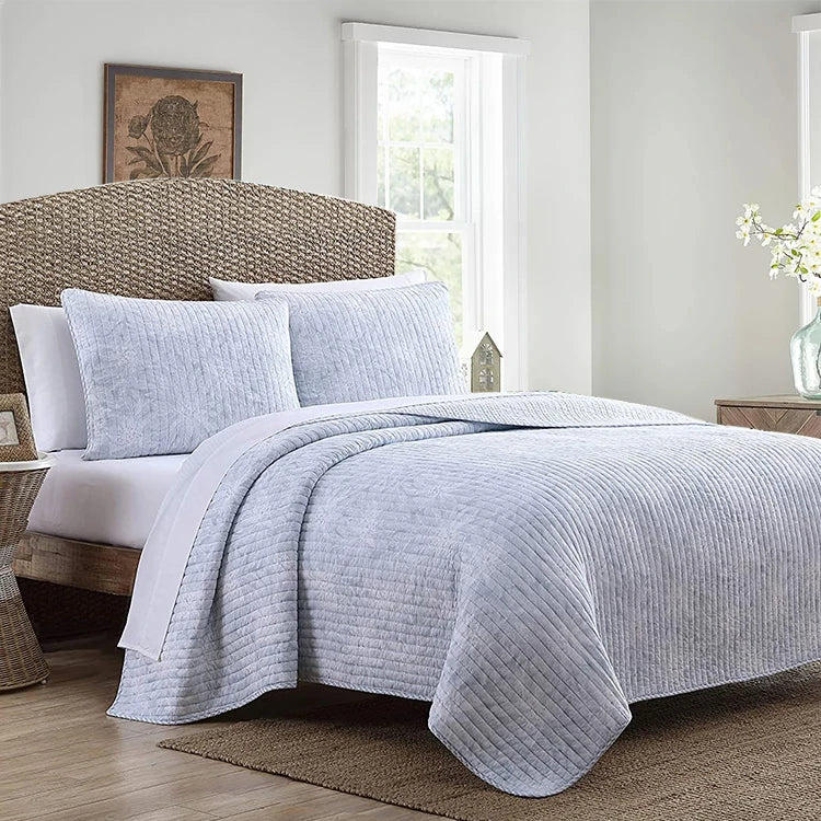 Aoyatex Elegant Floral Quilt Set 3-Piece Bedspread with Woven Character Pattern for Home Use