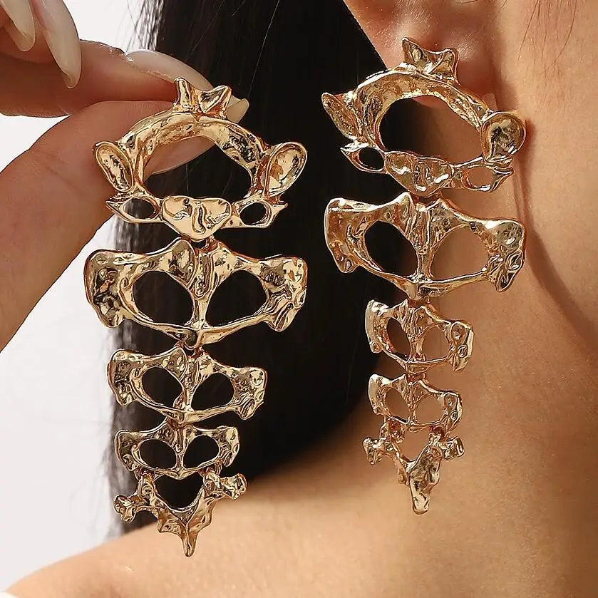 KAIMEI 2025 New Arrival Fashion Jewelry Retro Trend  Design Sense Skeleton Shaped Hollow Out Women Fish Metal Gold Drop Earrings