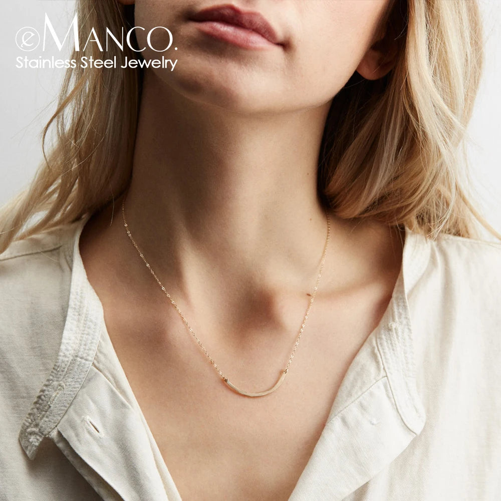 EManco Modern Minimalist Necklace Design Plated Gold Smile Shape Necklace Dainty Thin Curved Bar Pendant Necklace for Women