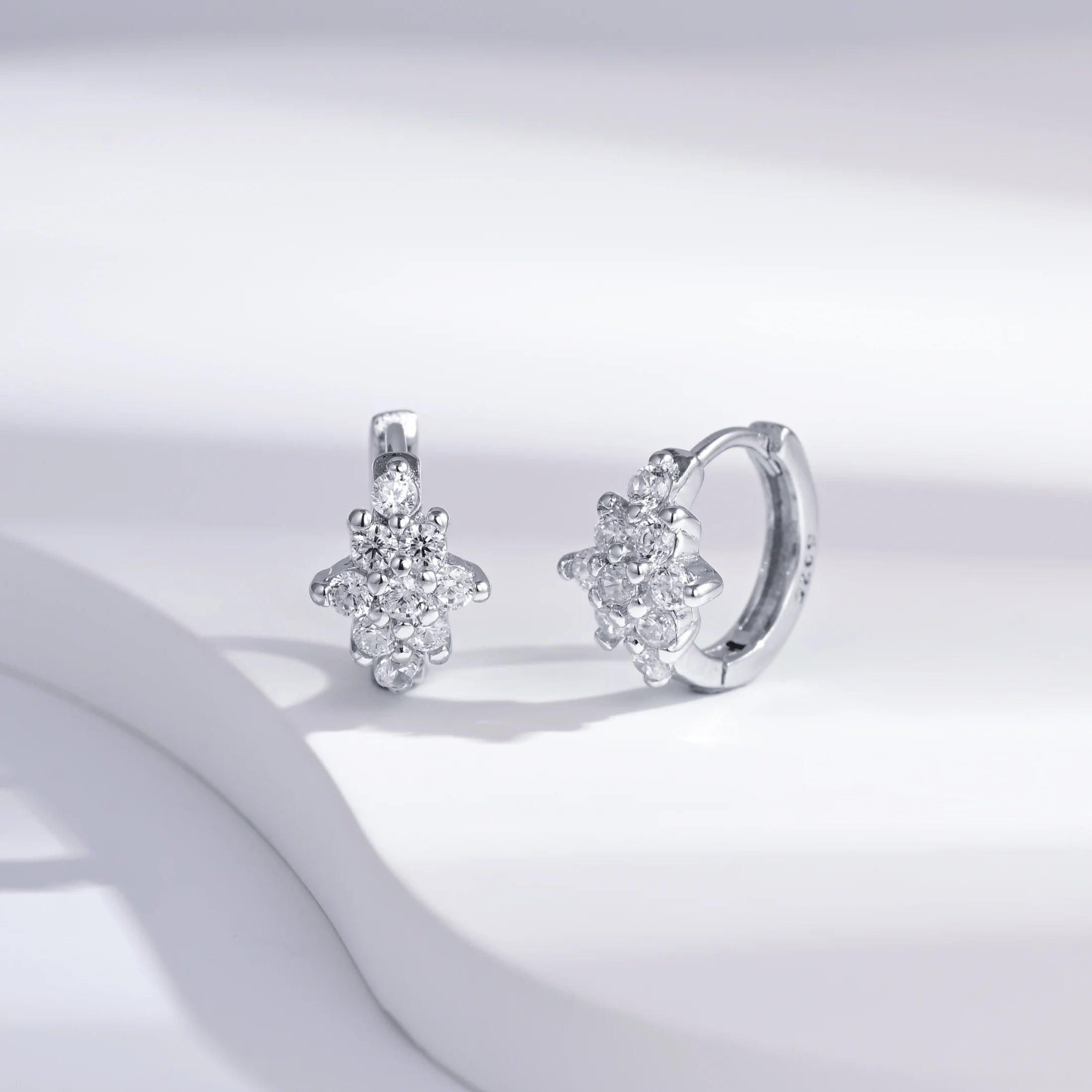 Wholesale Earrings Jewelry Rhodium Plated Cubic Zirconia Flower Huggie 925 Sterling Silver Fine Jewelry Earrings