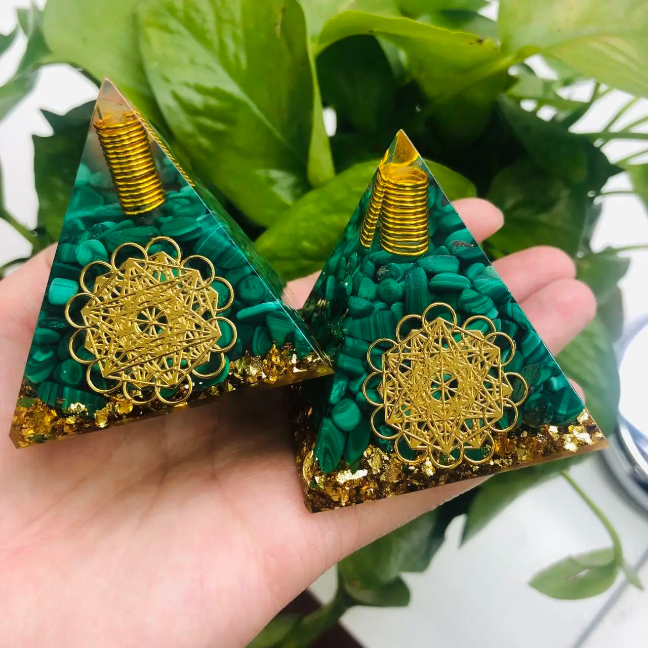 Seven Chakra Pyramid Factory Price Different Material Crystal Chips Energy Pyramid for Gift