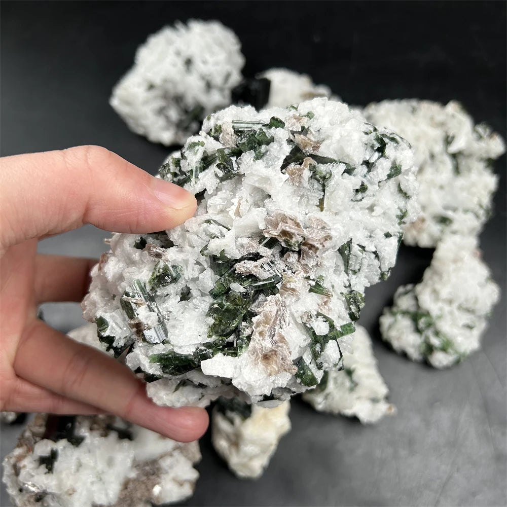 Wholesale Natural High Quality Rough Healing Stones Green Tourmaline Rough Mineral Specimen for Decoration