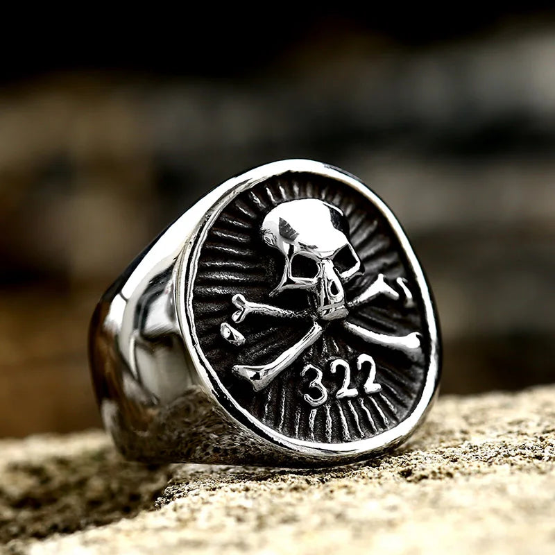 SS8-880R Fashion Personality Pirate Skull Punk Woman Man Ring Stainless Steel Retro Fashion Ring