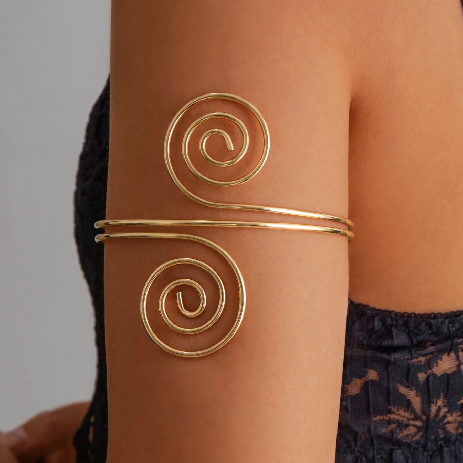 Hot Selling Leaf Arm Bracelets & Bangles Personalized Open Adjustable Armband Gold Snake Upper Arm Cuff Bracelet for Girls