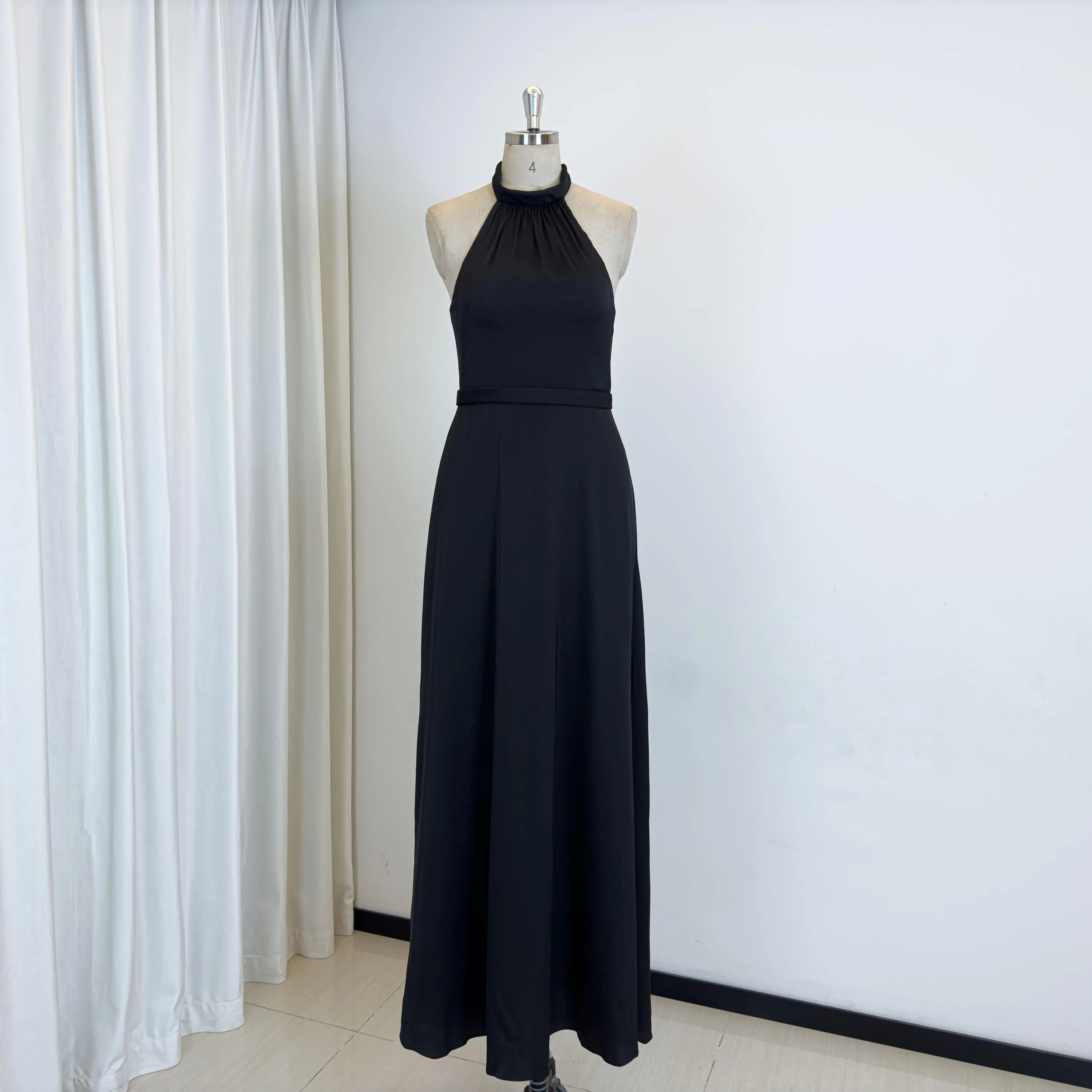 TEENYEE Durable Halter Neckline Black Bridesmaid Dresses Modern Formal Plus Size Party Gowns for Ladies