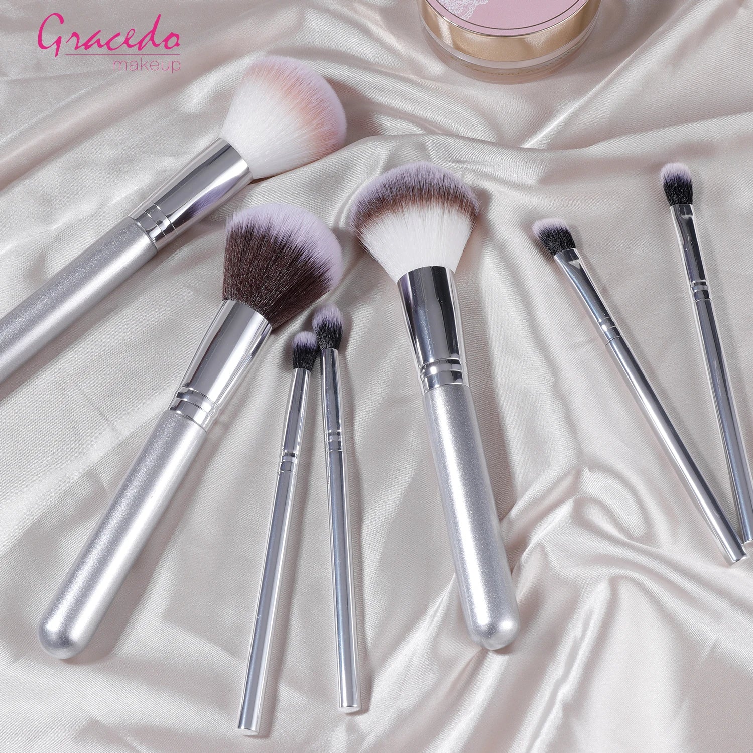 Gracedo Custom Silver Wood Handle Synthetic Hair Powder Brush Professional Makeup Brush for Concealer and Blusher