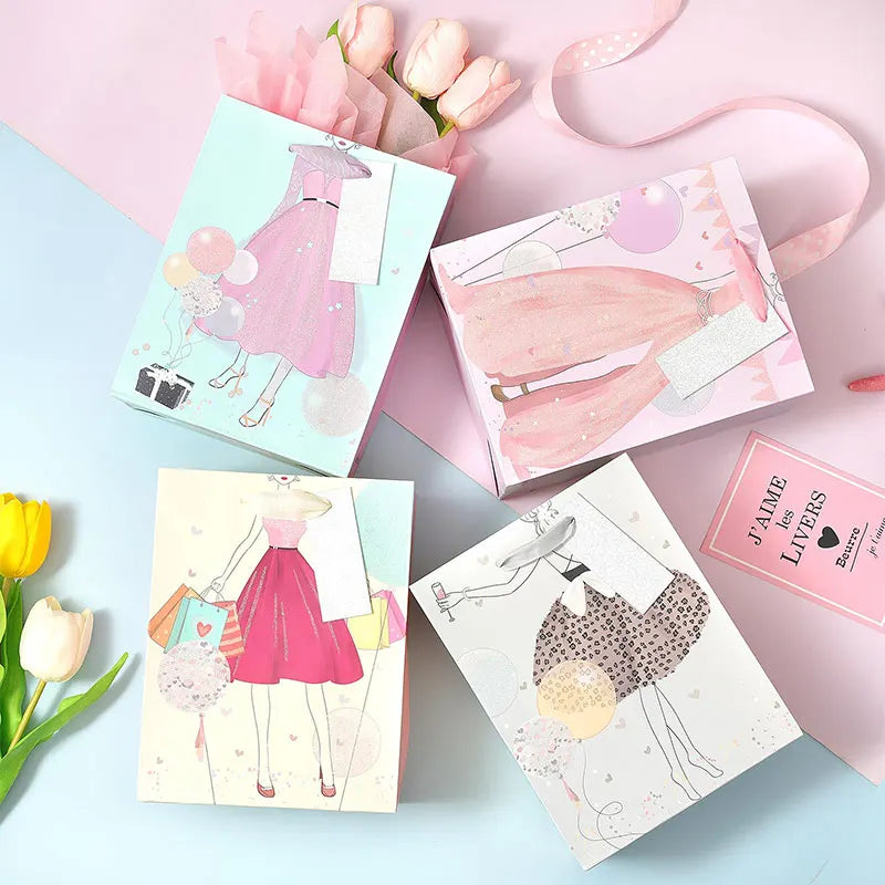 Customised Luxury Boutique Art Paperboard Gift Bags for Clothes/Apparel/Gifts Premium Material for Stylish Packaging