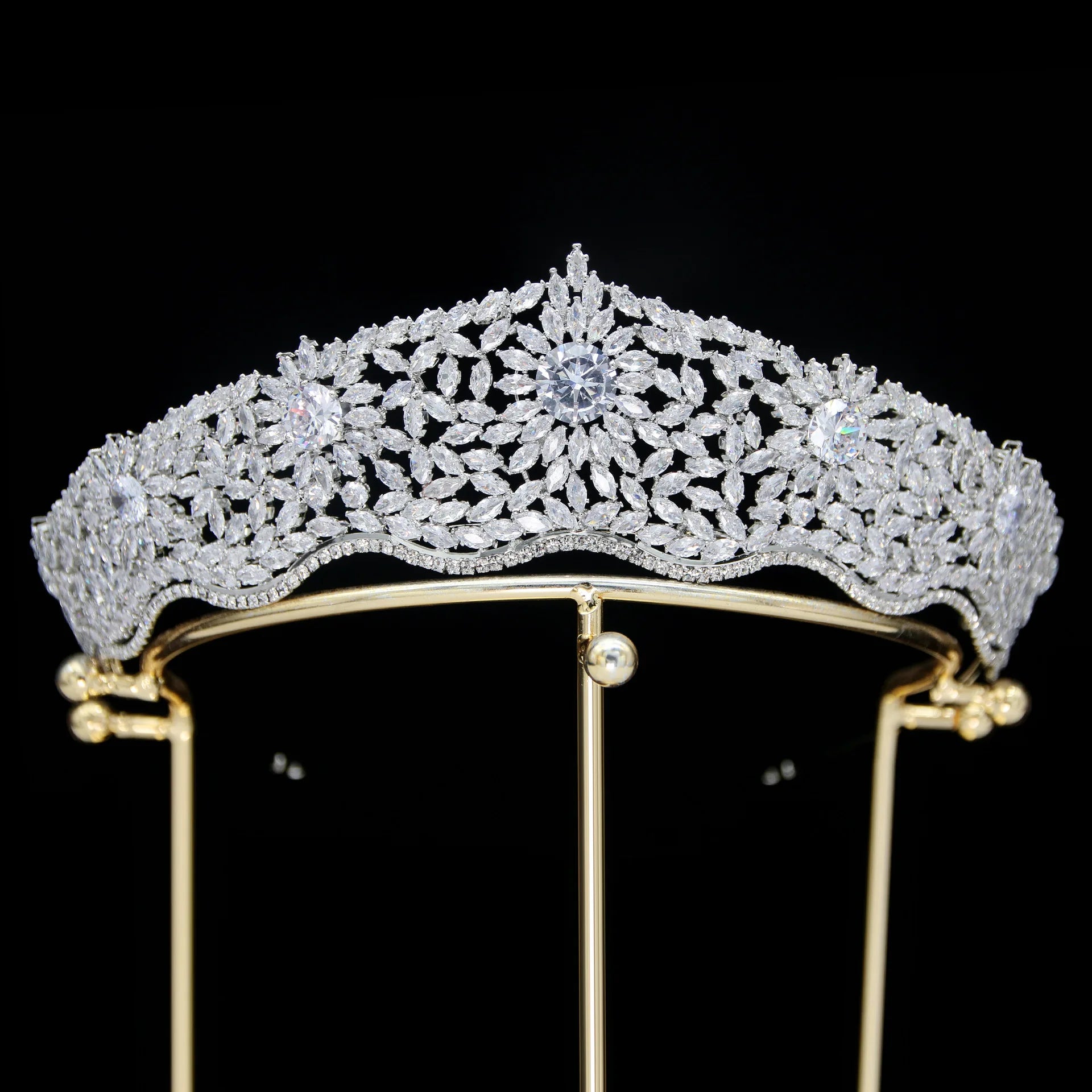 Tiaras and Crown Leaves Shape Design Copper Tiara Temperament Women Wedding Party CZ Hair Crown Accessories