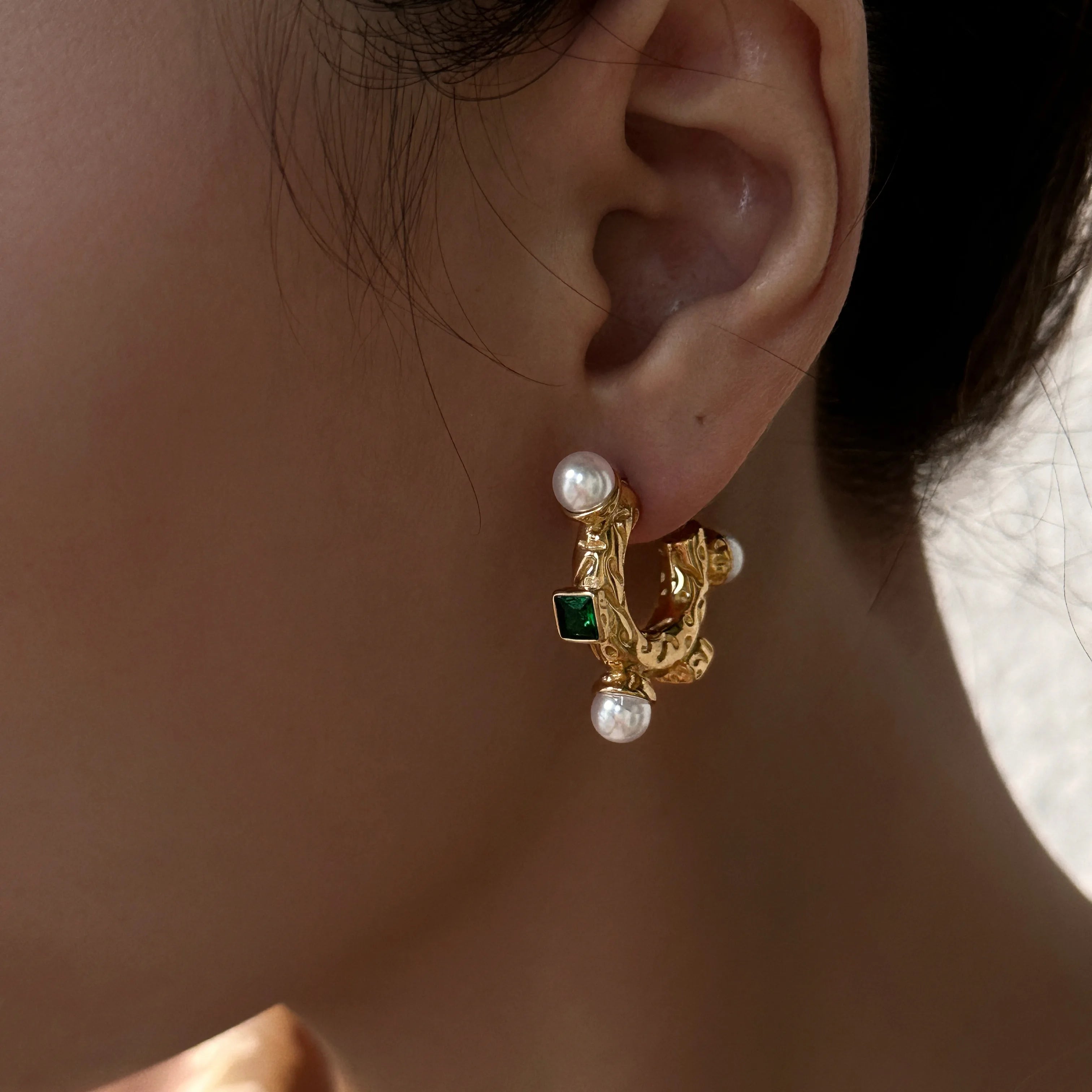 2024 Dazan Winter 18k Gold Plated Unique Hypoallergenic Stainless Steel Vintage Embossed Natural Pearl Zircon Earrings for Women