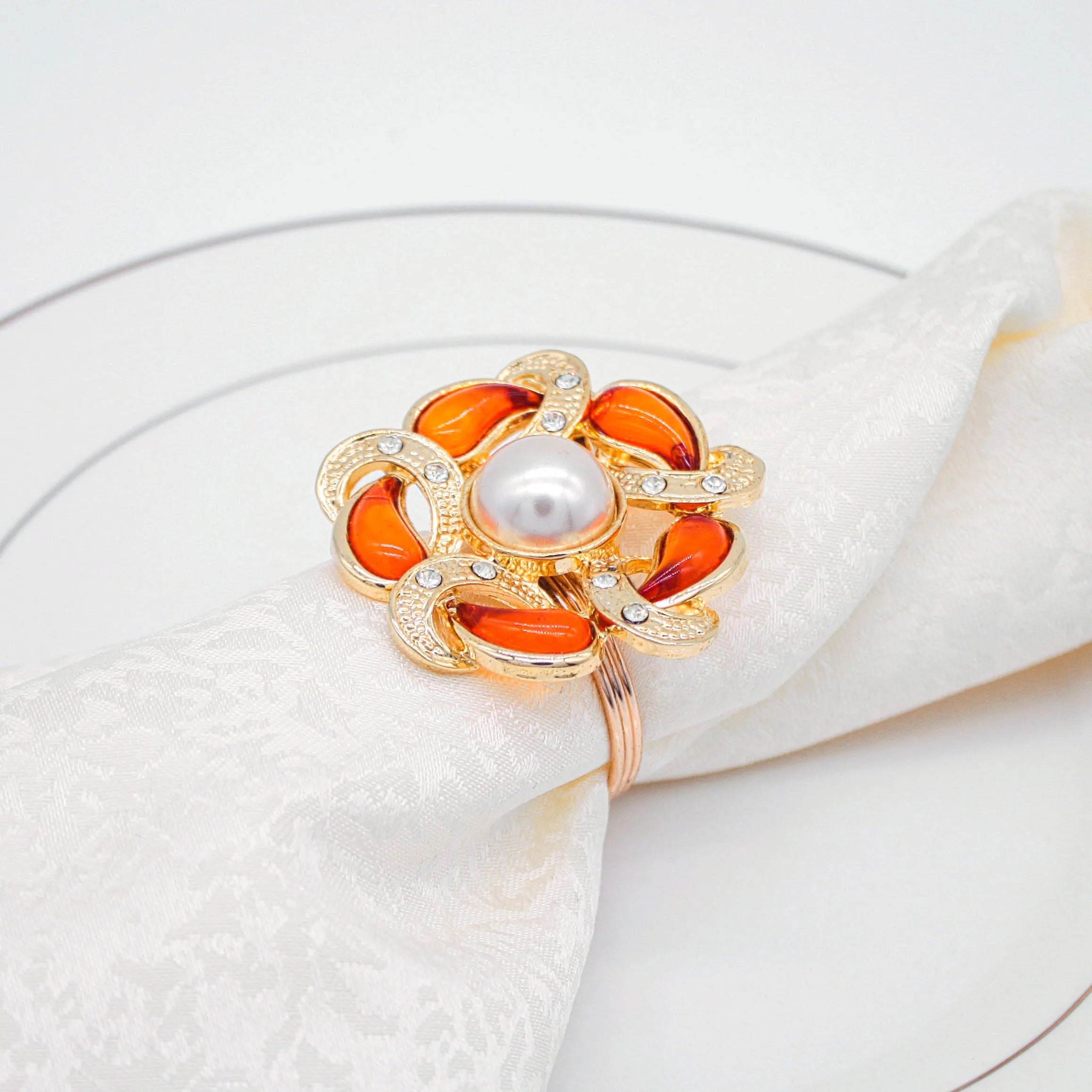 Wholesale Custom Metal Pearl Flower Napkin Holder Acrylic Napkin Ring for Wedding Table Decoration
