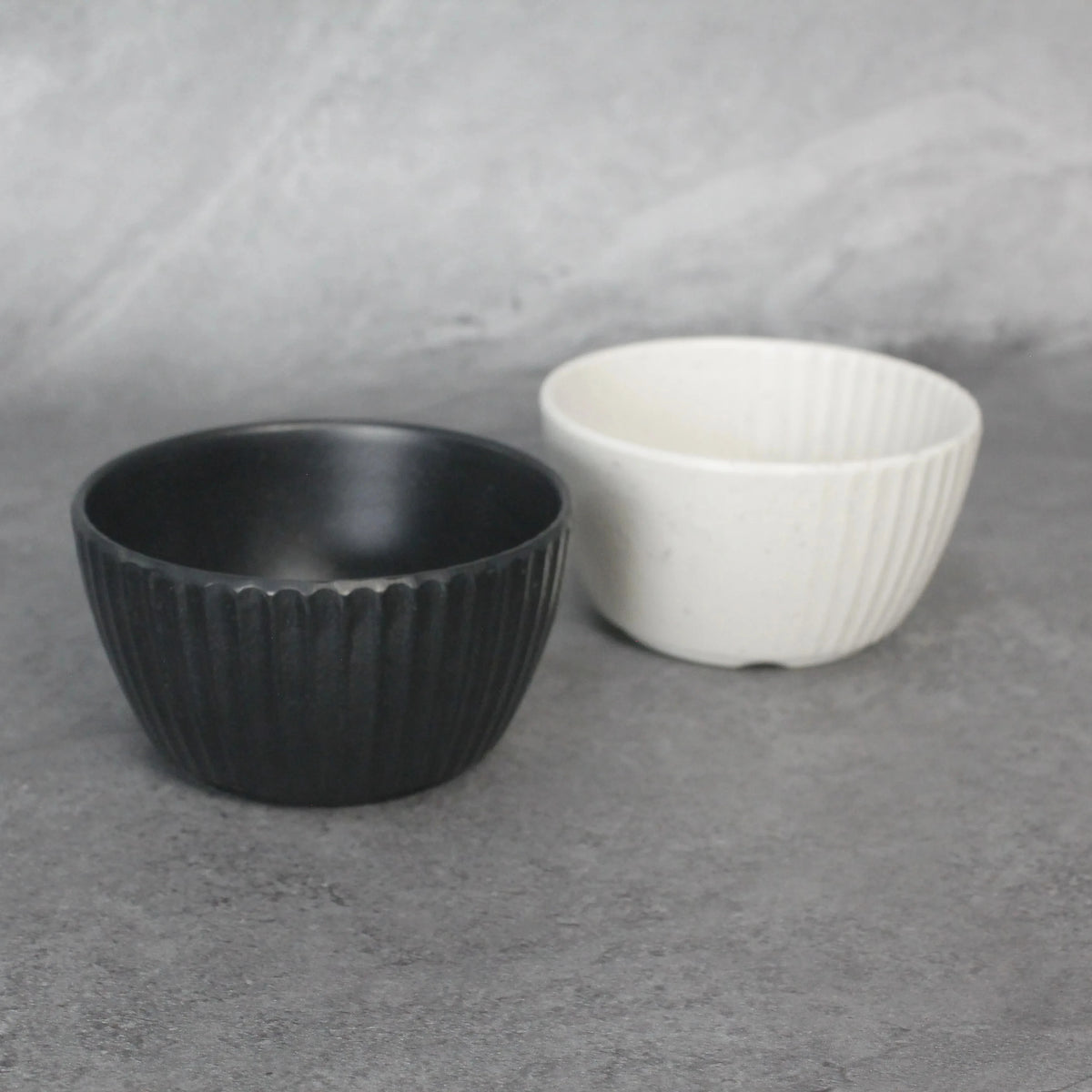 2024 Newly Launch Melamine Matte Black and White Round Serving Bowl for Dessert Snack Salad Pasta