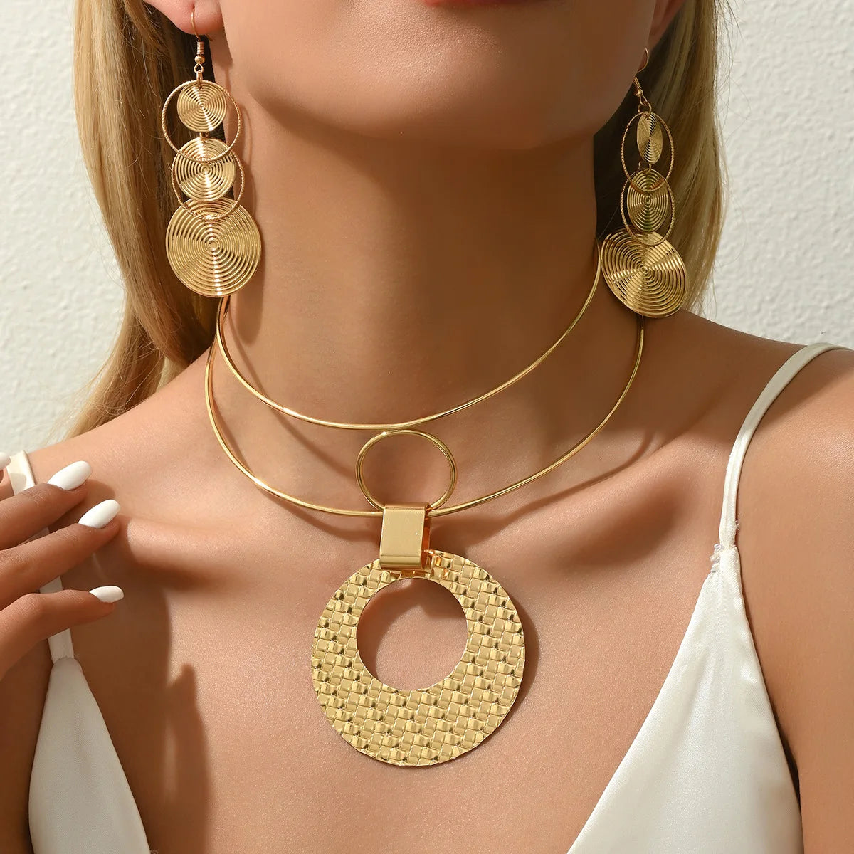 New Fashion Light Luxury Necklace Earrings Jewelry Simple Exaggerated Geometric Circle Round Pendant  Necklace for Women