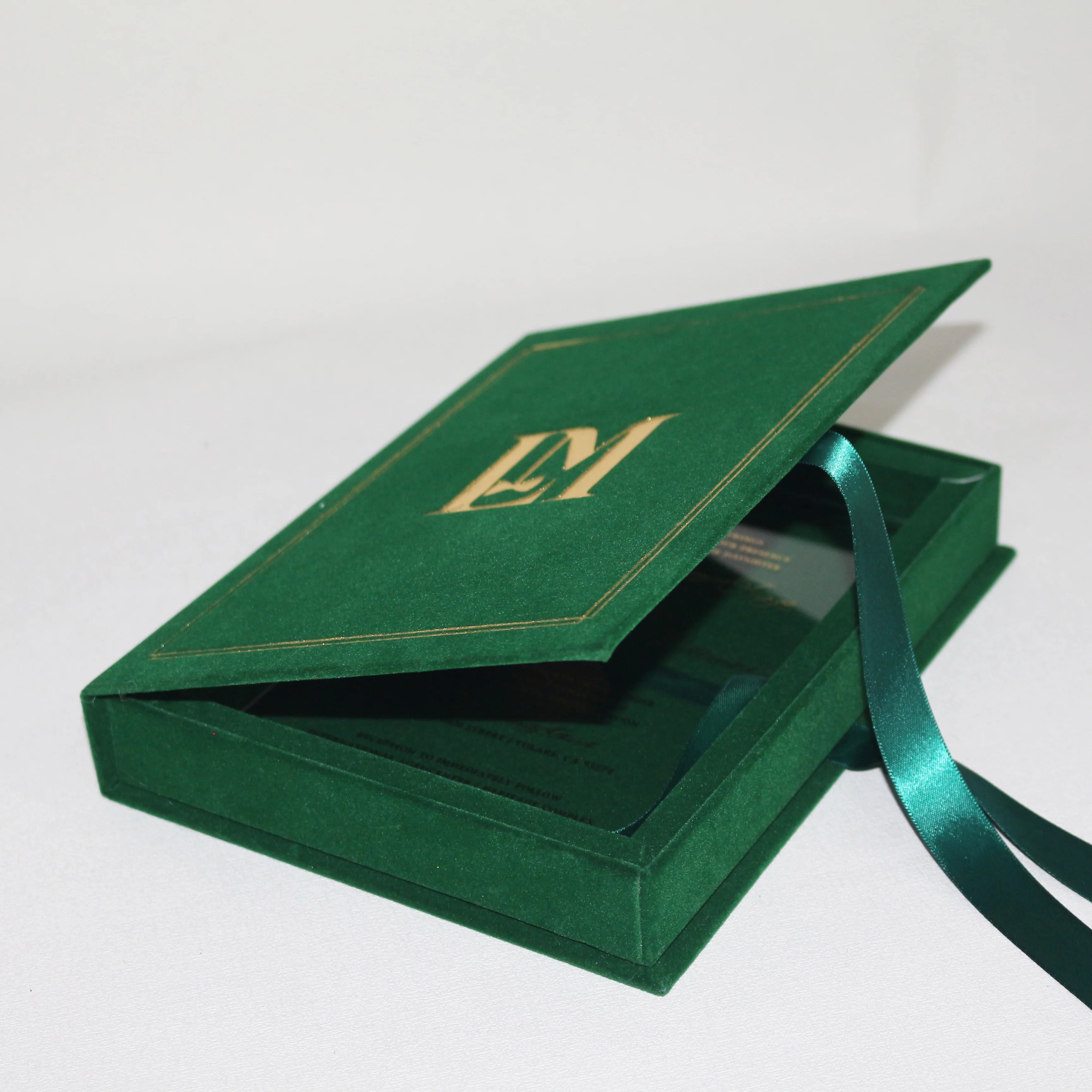 New Arrivals Silk Tassel Custom Velvet Wedding Invitation Box With Logo Custom Luxury Clear Acrylic Wedding Invitation Cards