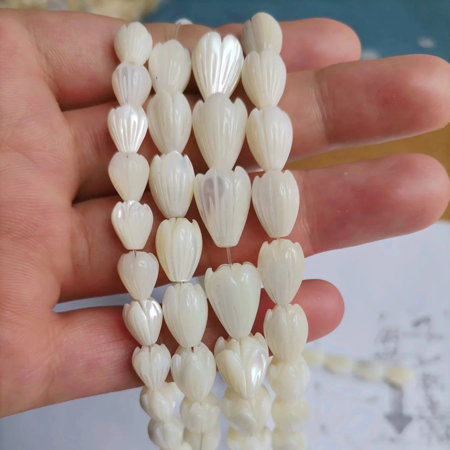 Hot Sale Hawaiian Jasmine Flower Beads Carved Pikake Mother of Pearl Strand Beads Pikake Lei