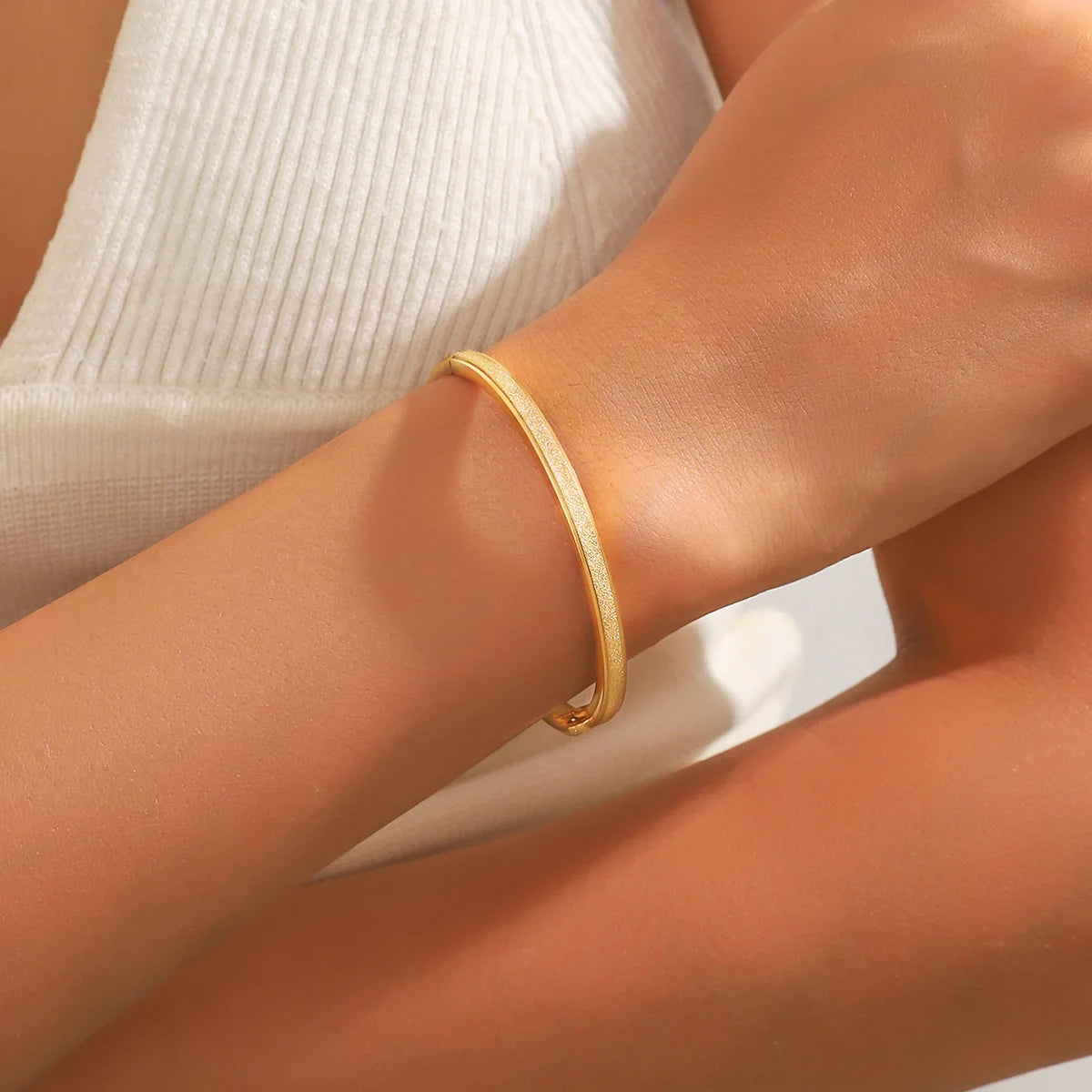 Customized Luxury 18K Gold Plated Stainless Steel Classic Geometric Snap Bangles Bracelets for Women & Men