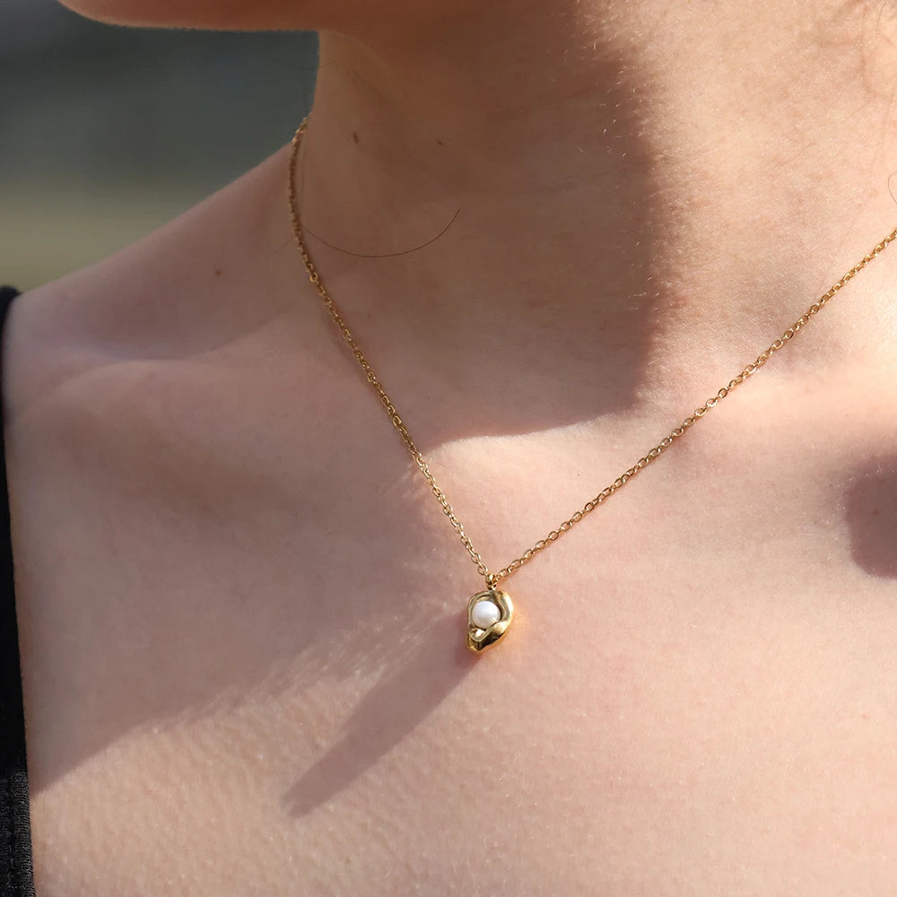 Hot Sale Charm Chic Imitation Pearl Drop Pendant Necklace 18k Gold Plated Elegant Collar Jewelry for Women