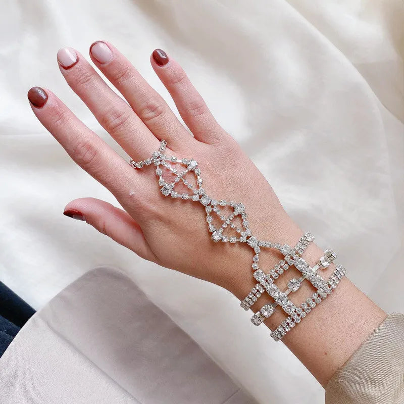 New Water Diamond Linked Finger Bracelet - Personalized Trendy Fashion Accessory for Women