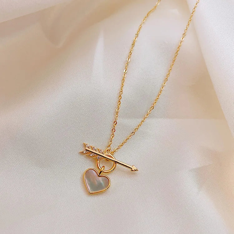Valentines Day Gift Crystal Shell Stone Love Heart Necklace Gold Plated Hit the Heart Drop Necklace for Girlfriend