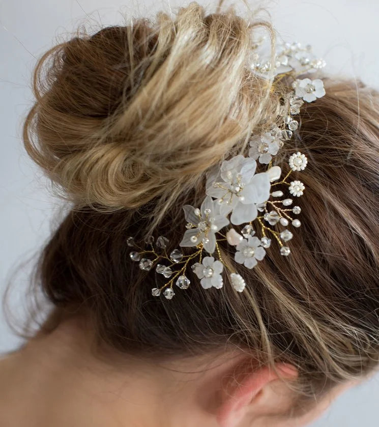 Bride Handmade Rhinestone Alloy Flowers Hair Comb White Wedding Bridal Headdress Accessories Trendy Elegant European-American