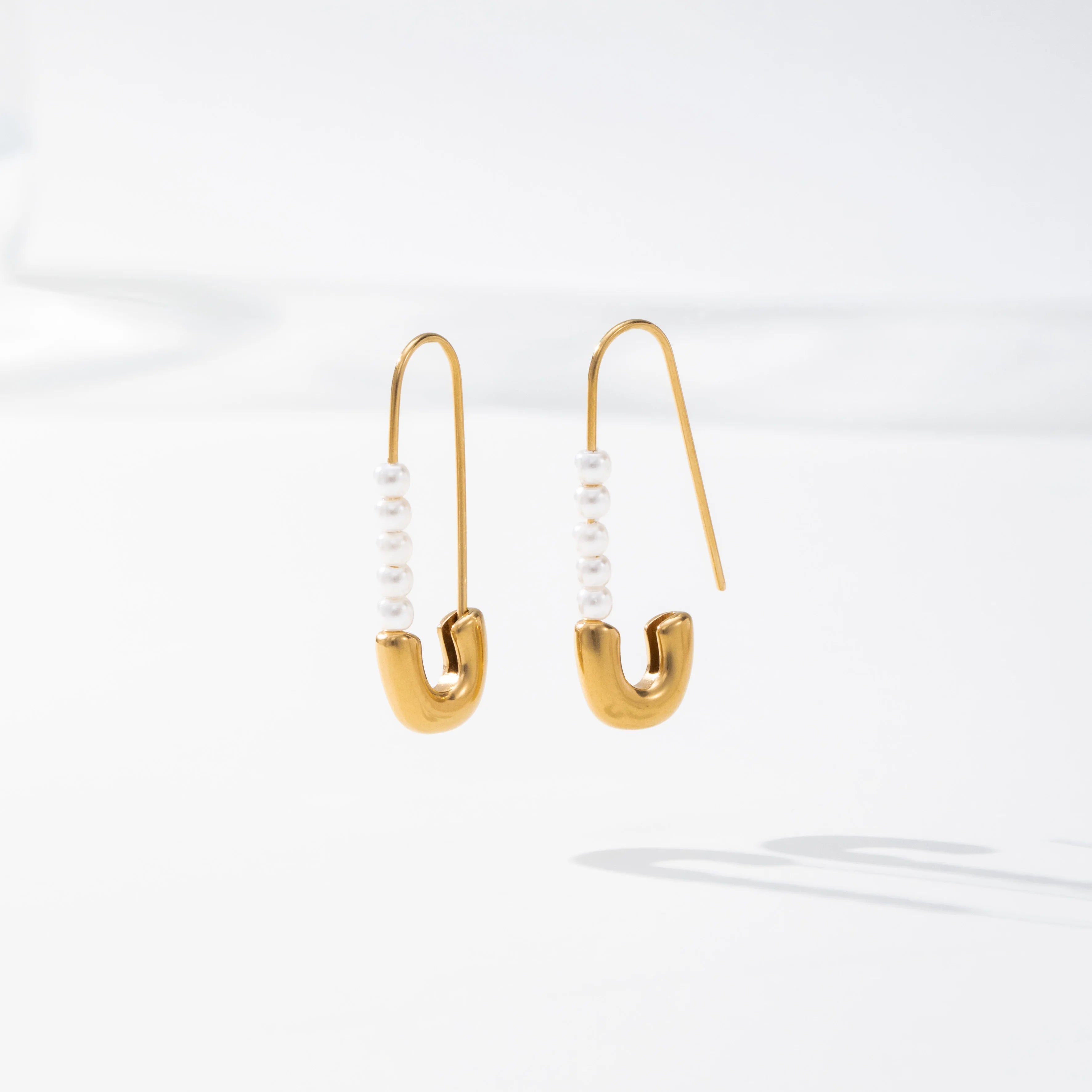 YF3274 New Fashion 18K Gold Plated Stainless Steel Paper Clip Pearl Earrings Titanium Steel Paperclip Hoop Earring