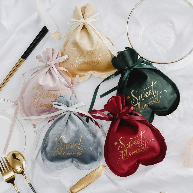 Bulk Velvet Heart-Shaped Drawstring Christmas Gift Bags Velvet Wedding Candy Bag Christmas Candy Gift Bags Wedding Gifts