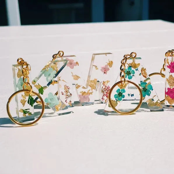 Resin Dry Flower Keychain Gold Foil Real Flower Letter Keychain Transparent Keychain Bag Pendant