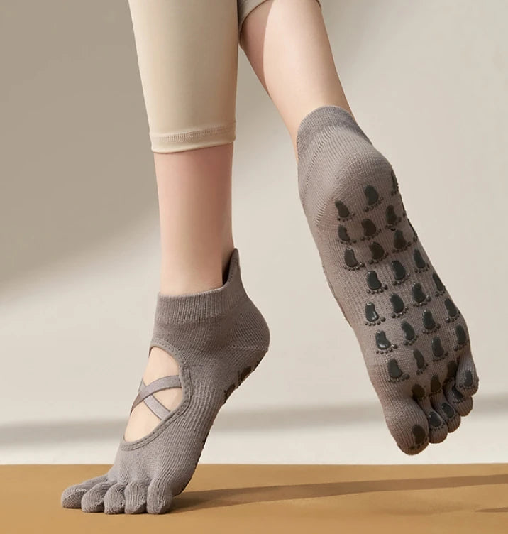 Wholesales Women's Criss-cross Cotton Sport Grip Yoga Pilates Socks Anti-Slip Gel Bottom Breathable Knitted Technics Crew Dress