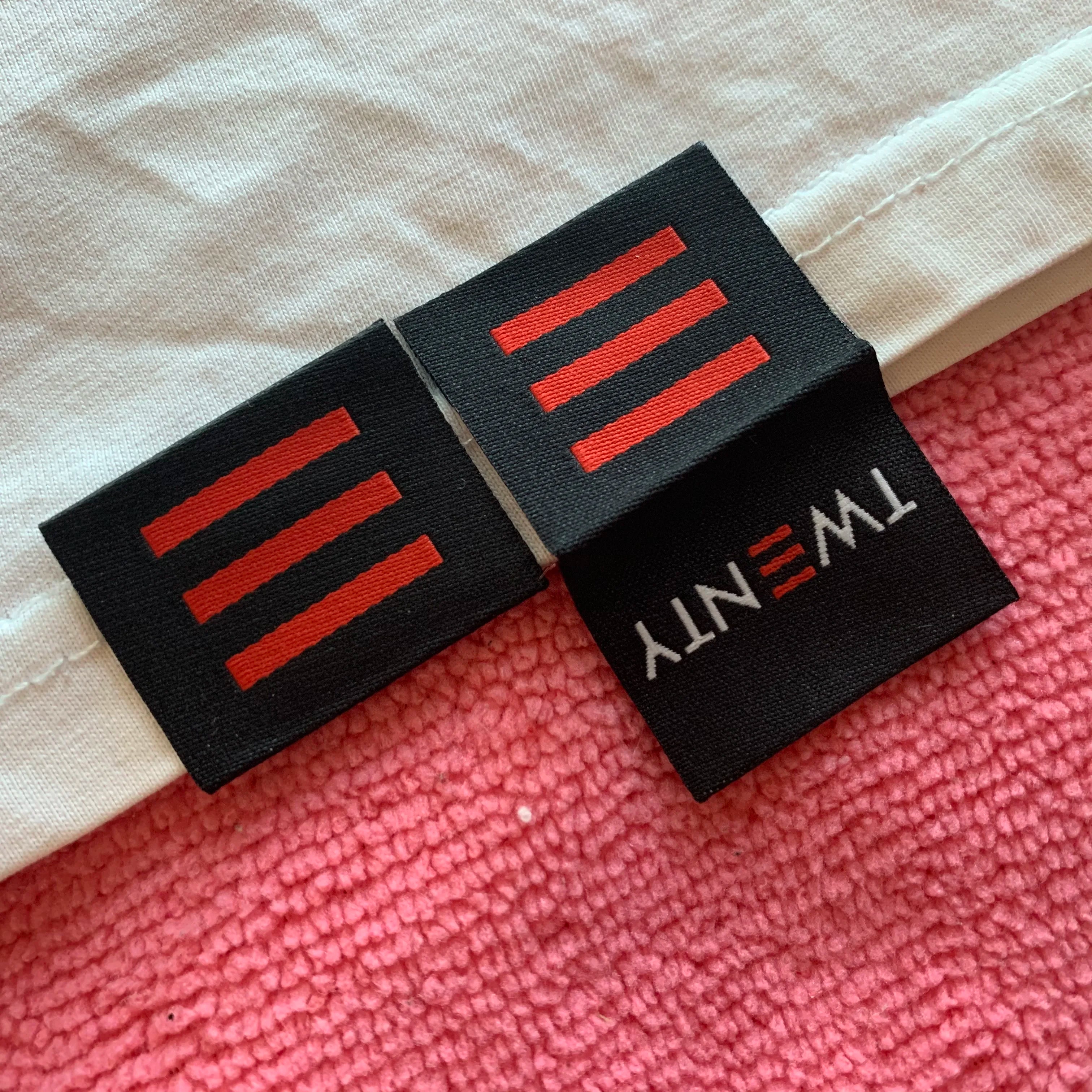 Professional Factory Making Sleeve Hem Tagloop Fold Woven logo Shirt Hem Label With Free Design