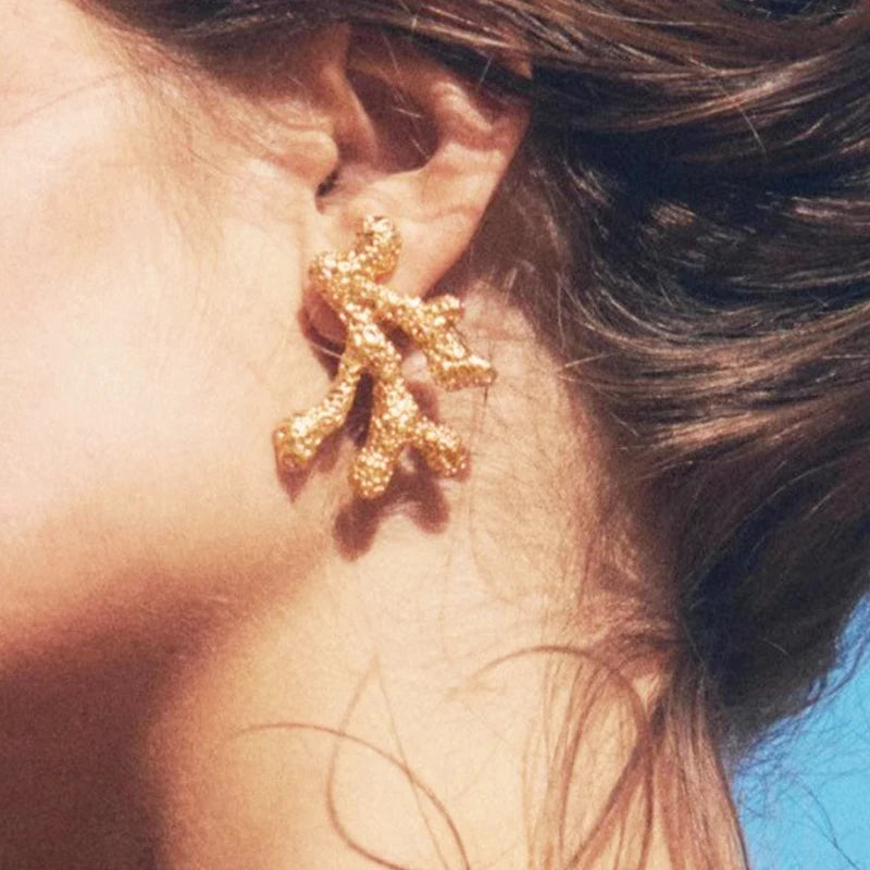 2025 New Arrival Fashion Jewelry Advanced Creative Design Asymmetric Alloy Coral Earrings Ocean Minimalist Metal Stud Earrings
