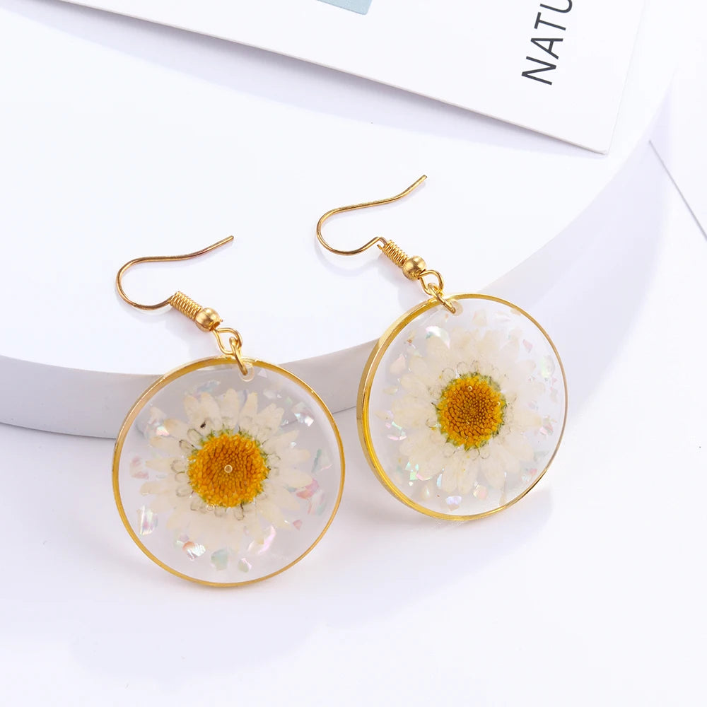 Oem Custom Golden Hook Earring 20mm 25mm 30mm Round Shape Crushed Pearl Real Dried Daisy Rose Gypsophila Epoxy Flower Earrings